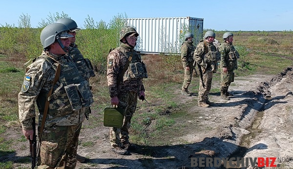 Військовий вишкіл ДФТГ Бердос