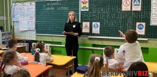 Уроки з безпеки дорожнього руху: поліцейські Бердичева навчають дітей Уроки з безпеки дорожнього руху