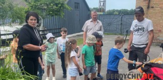 Першокласники школи №2 відвідали рятувальників пошуково-рятувальної служби на воді Діти на екскурсії
