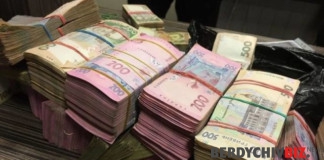 У Бердичеві людина за кілька хвилин стала мільйонером Шахрай ошукав 90 людей