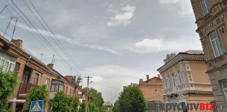 Бердичів: влада вирішили зупинити “паркувальний дурдом” на Шевченка та Чорновола Бердичів, вулиця Шевченка