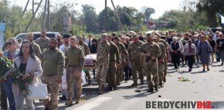 Швайківська громада попрощалася з воїном-захисником Максимом Дзівалтівським Швайківська громада попрощалася з воїном-захисником Максимом Дзівалтівським