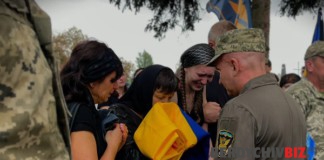 Семенівська громада провела в останній путь Романа Камінського Семенівська громада провела в останній путь Романа Камінського