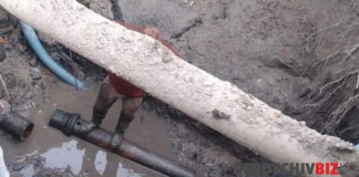 Ремонтна бригада КП “Бердичівводоканал” відновлює водопостачання у складних умовах Мужня робота бригади КП "Бердичівводоканал" відновлює водопостачання