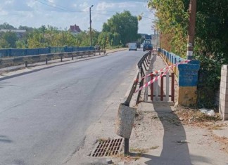 Ремонт аварійного мосту на вулиці Ринковій у Бердичеві: закрито рух для авто та пішоходів Небезпека на мосту по вул. Ринкова
