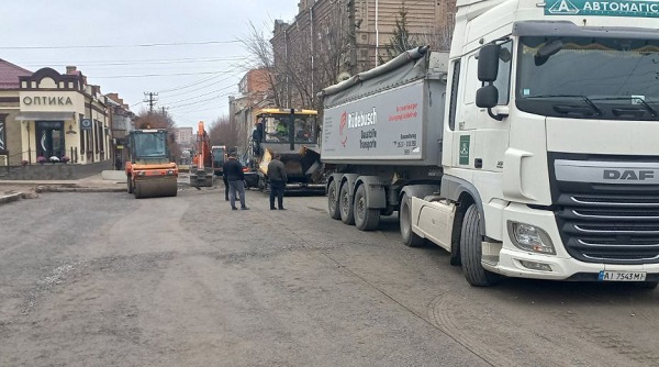 По обіді на місце прибули перші вантажівки