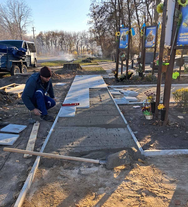 Значний внесок у благоустрій Алеї зробили місцеві підприємці