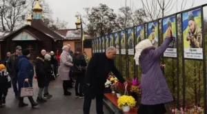 Зустріч розпочалася з покладання квітів