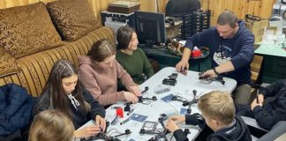 Учні Красівського та Хажинського ліцеїв майструють дрони Учні Красівського та Хажинського ліцеїв майструють дрони