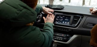 Цинічний грабіжник авто залишив мешканця Гришковець без музики Цинічний грабіжник авто