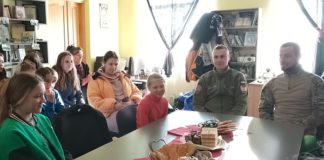 У бібліотеці села Хажин відбулася зустріч з героями ЗСУ Дмитром Пізнюром та Олександром Савелком У бібліотеці села Хажин відбулася зустріч