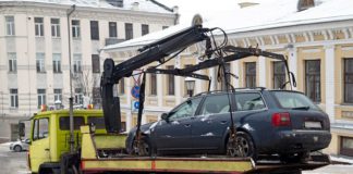 Особливості використання евакуатора взимку: що потрібно знати водіям Житомира та Бердичева Особливості використання евакуатора взимку
