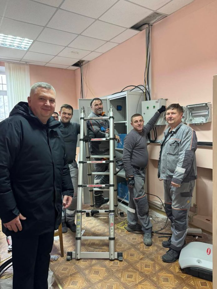В Озадівській амбулаторії завершується монтаж сучасної сонячної електростанції