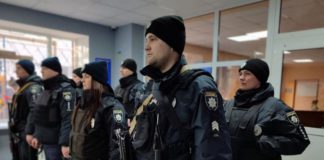 Поліцейські Бердичівщини забезпечуватимуть безпеку та правопорядок у громаді під час новорічних свят Поліцейські Бердичівщини забезпечуватимуть безпеку та правопорядок у громаді під час новорічних свят