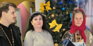 Колектив Маркушівського ліцею та громада села передали на фронт 46 пар валянків Колектив Маркушівського ліцею та громада села передали на фронт 46 пар валянків