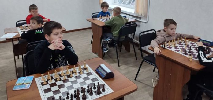 У шаховому клубі «Біла тура» відбулися змагання з класичних шахів