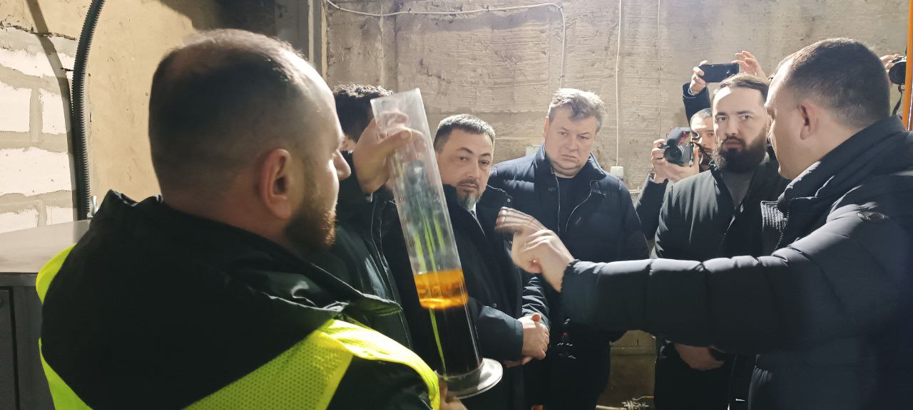 Присутні переконалися, що складові білопалива не мають різкого запаху