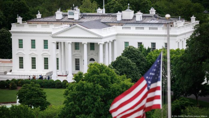 Високопосадовці США вирушать до Європи