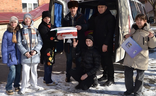 Діти, тепло сердець і домашні страви