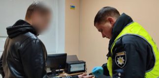 У Бердичеві затримали наркодилера У Бердичеві затримали наркодилера