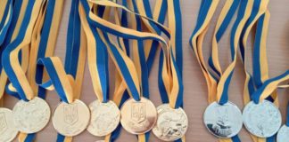 В Бердичеві учні більше не отримають золоті та срібні медалі для випускників В Бердичеві учні більше не отримають золоті та срібні медалі для випускників