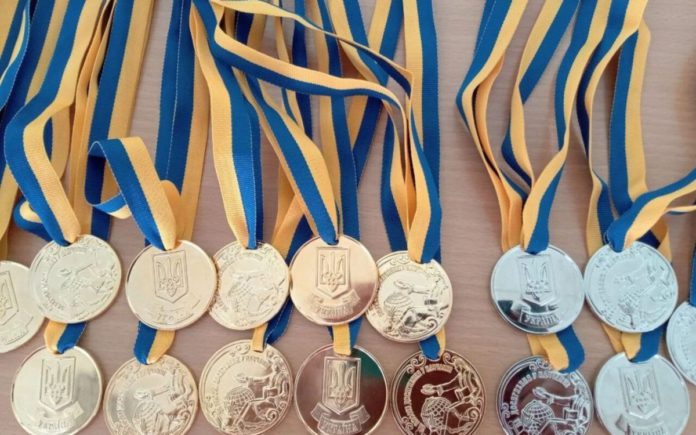В Бердичеві учні більше не отримають золоті та срібні медалі для випускників