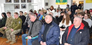 У Бердичеві відкрили фотовиставку «Фото з війни» до третьої річниці повномасштабного вторгнення У Бердичеві відкрили фотовиставку