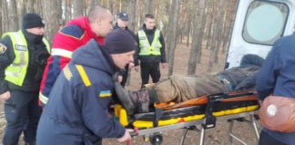 Бійці ДСНС врятували двох чоловіків, які провалилися під кригу Бійці ДСНС врятували двох чоловіків, які провалилися під кригу