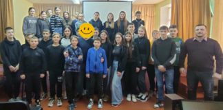 Хажинський ліцей вшанував добровольців і передав допомогу для фронту Хажинський ліцей вшанував добровольців і передав допомогу для фронту