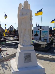 У Бердичеві встановили скульптуру Архангела Михаїла 