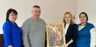 Ірена Лісова привезла ікону та натхнення: Гришковецька громада “пліч-о-пліч” із Дивізійською Ірена Лісова привезла ікону та натхнення