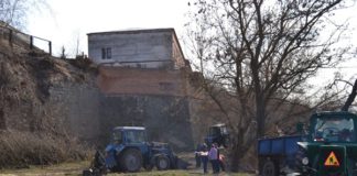 У Бердичеві до місячника благоустрою долучилися працівники культури, освіти та соціального захисту У Бердичеві до місячника благоустрою долучилися