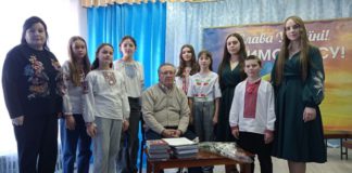 Маркушівський ліцей Райгородоцької громади поринув у “Пісню тисячі голосів” на Тижні поезії Маркушівський ліцей Райгородоцької громади поринув у “Пісню тисячі голосів” на Тижні поезії