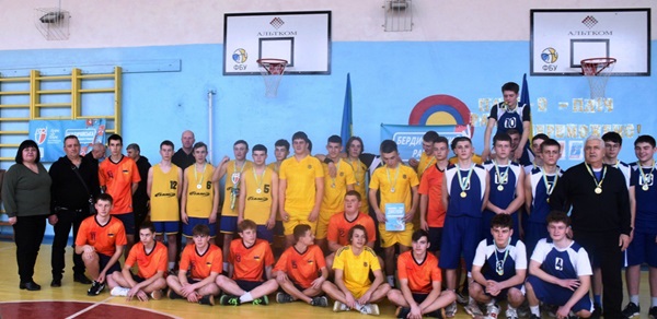 Всеукраїнські шкільні ліги Пліч-о-пліч та підтримка спорту 