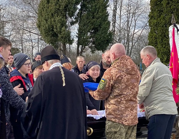Семенівська громада попрощалася із загиблим захисником Олегом Семенюком