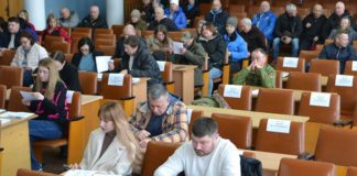 Бердичівляни знову штурмували міську раду: тарифи не здаються, депутати – теж Бердичівляни знову штурмували міську раду