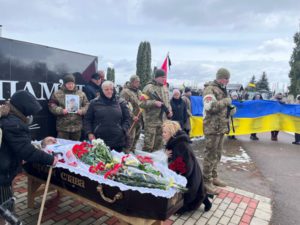 Гришковецька громада провела в останню путь Героя Руслана Черняєва
