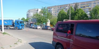 У Бердичеві ДТП за участю вантажівки та мікроавтобуса У Бердичеві ДТП за участю вантажівки та мікроавтобуса