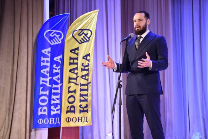 Школяри отримали від Богдана Кицака 1,5 млн гривень