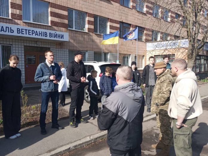 Богдан Коляда: спортсмени міста відвідали поранених захисників