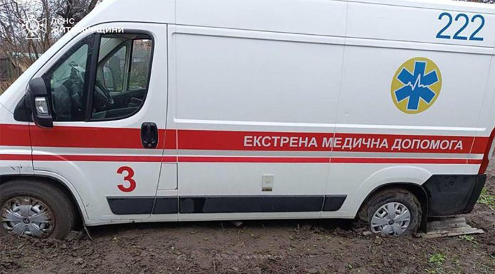 Бійці ДСНС врятували “швидку” у Бердичеві  