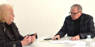 Сергій Орлюк: вирішили допомогти одиноким пенсіонерам Літній майданчик, балкон, вишка та приватизація: люди питали мера