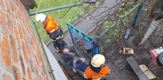Трагедія у Бердичівському районі: рятувальники допомагали зняти з горища тіло жінки, яка вчинила самогубство Трагедія у Бердичівському районі
