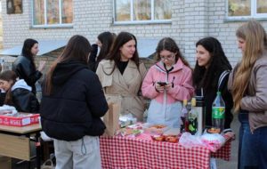 У бердичівському ліцеї №10 “Тріумф” провели благодійний ярмарок на підтримку ЗСУ