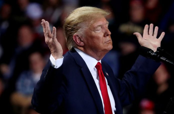 U.S. President Donald Trump reacts during a campaign rally in Battle Creek, Michigan США підвищили мита на китайські товари до рекордних 145%