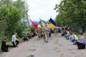Швайківська громада попрощалася з Героєм Олегом Демченком