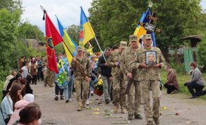 Швайківська громада попрощалася з Героєм Олегом Демченком