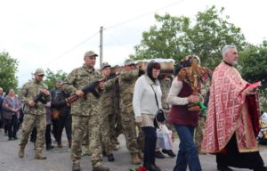 Швайківська громада попрощалася з Героєм Олегом Демченком