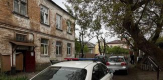 Чоловік із гранатою вимагав у поліцейських пістолет Чоловік із гранатою вимагав у поліцейських пістолет