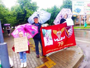 У Бердичеві вшанували Героїв України: символічні таблички на Бульварі імені В.Лонського